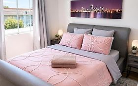 Modern Unit Near Cbd & Beach, Free Parking